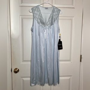 Vintage vanity fair nightgown size medium silknique light blue measure 20”x38”